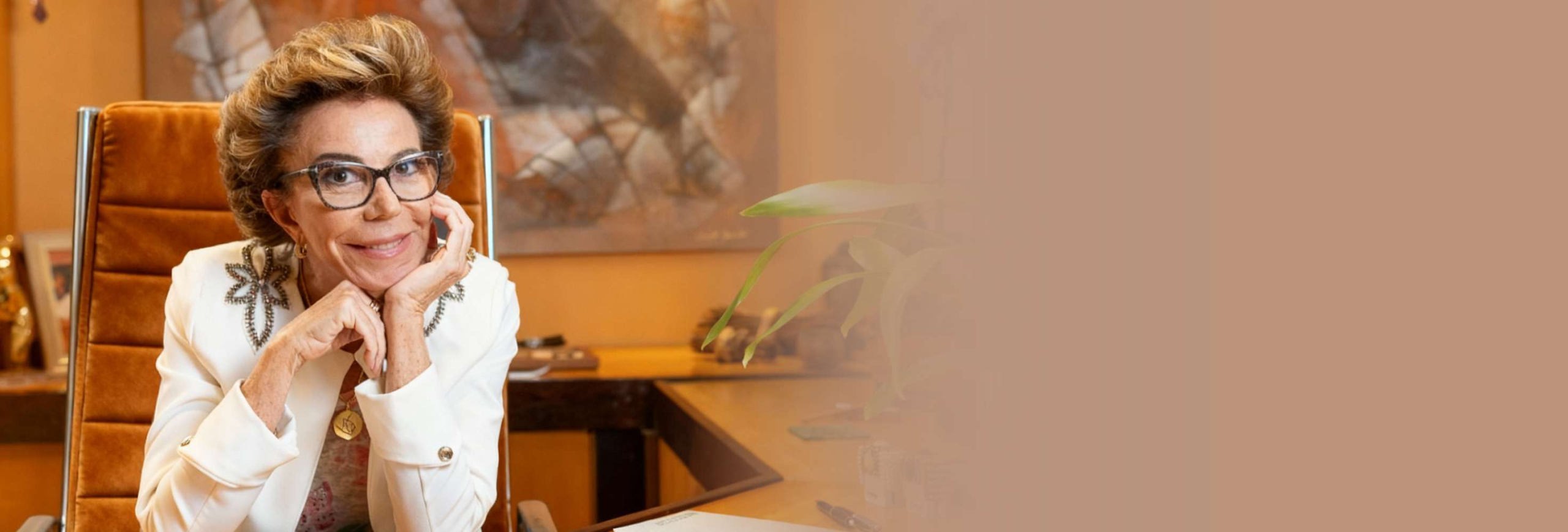 Médica endocrinologista, especializada em emagrecimento, menopausa, andropausa e longevidade (4c)