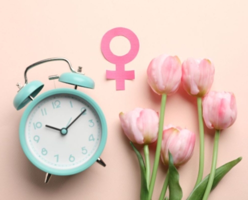 Climatério x Menopausa: Qual a diferença e quando iniciar o cuidado hormonal para ter longevidade